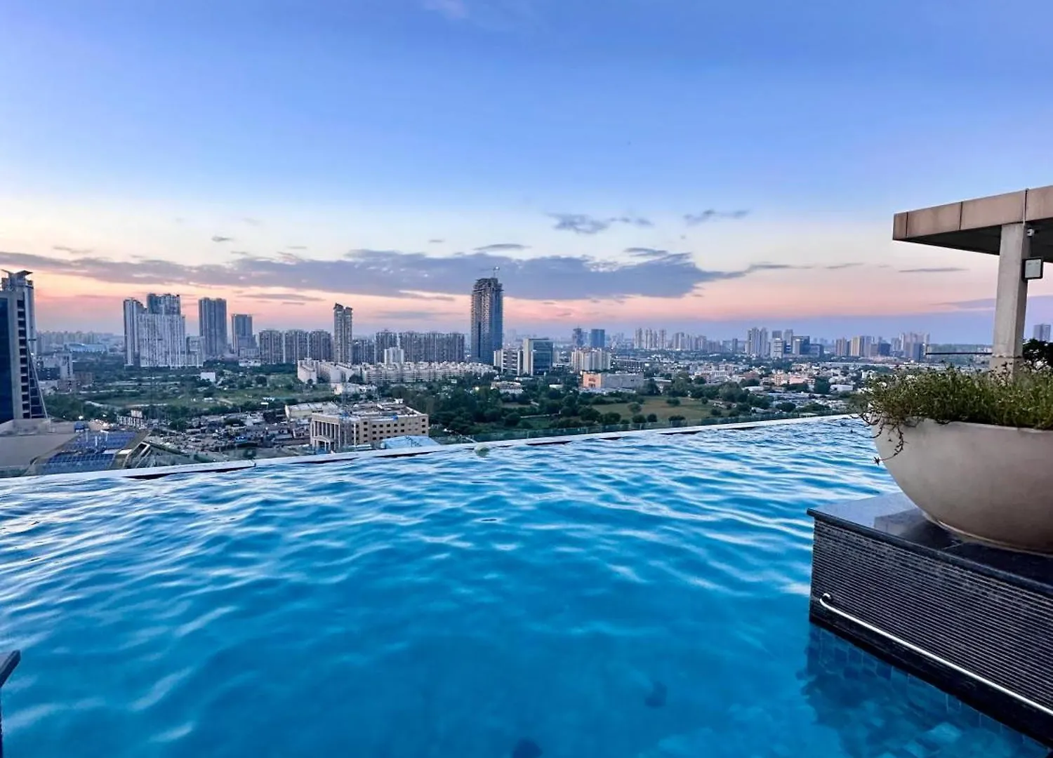 דירות גורגאון Luxe 2 Bhk With Stunning Views 0*,